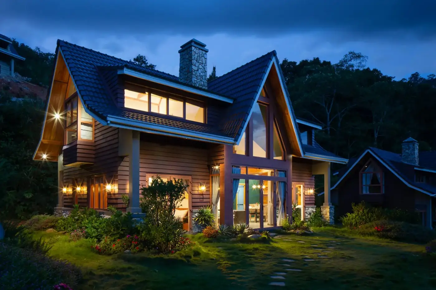 Architectural shingle roof on a contemporary home